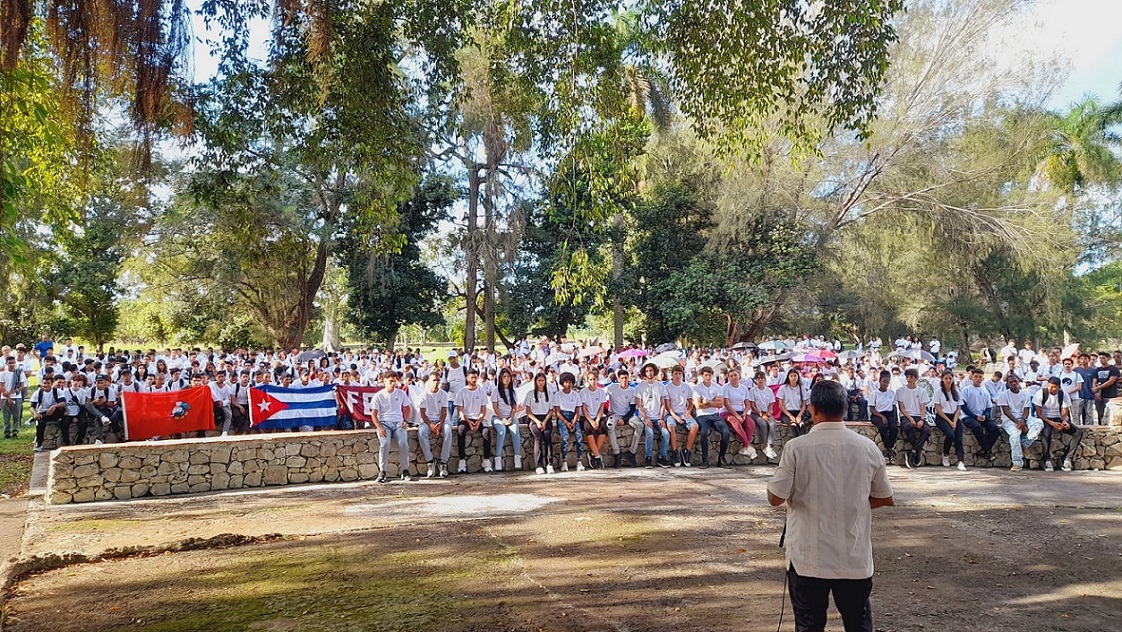 Los estudiantes de primer año de la UCI ingresaron a las filas de la Federación Estudiantil Universitaria.