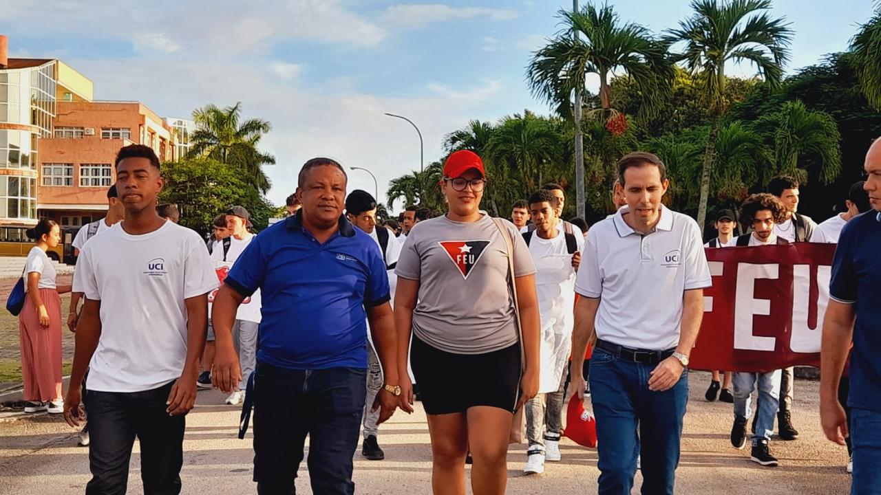 Los estudiantes de primer año de la UCI ingresaron a las filas de la Federación Estudiantil Universitaria.
