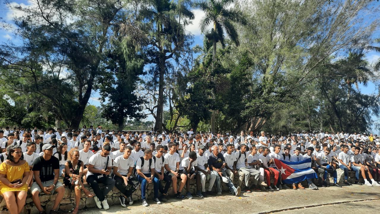 Los estudiantes de primer año de la UCI ingresaron a las filas de la Federación Estudiantil Universitaria.
