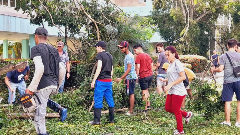 La comunidad universitaria unió voluntades para devolverle la imagen a la casa de altos estudios.