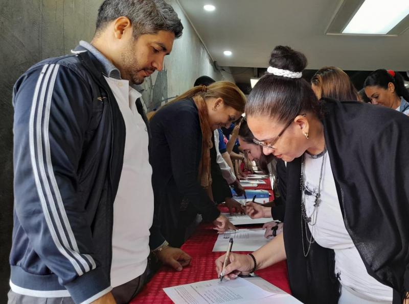 Los cuadros de la UCI firmaron en la jornada de este 24 de febrero el Código de Ética.