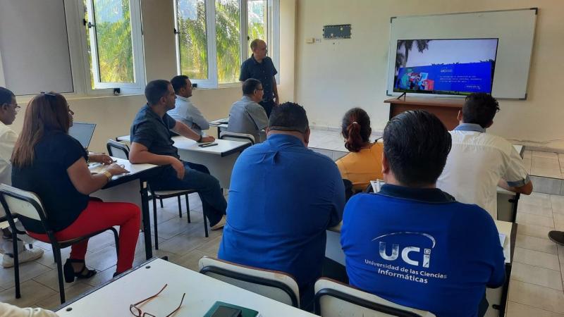 Directivos del Ministerio de Educación Superior realizan visita de trabajo a la UCI.