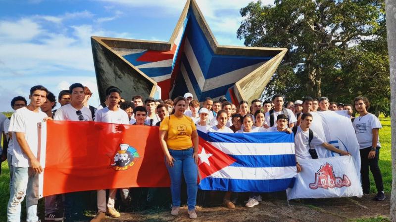 Los estudiantes de primer año de la UCI ingresaron a las filas de la Federación Estudiantil Universitaria.