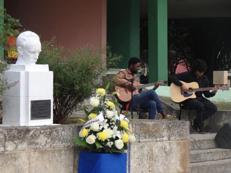 Desde la cultura también se honró a nuestro José Martí.