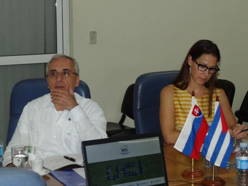 De visita en la UCI, el Excelentísimo Señor Roman Hostak, embajador Extraordinario y Plenipotenciario de la Embajada de la República de Eslovaquia en Cuba, y la agregada económica comercial de esa representación diplomática, María Dinusova.