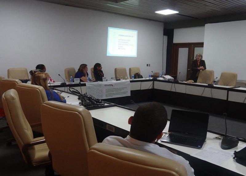 La MSc. Beatriz Aragón Fernández, de la UCI, impartió una conferencia magistral bajo el título “El proyecto más allá de sus hitos”