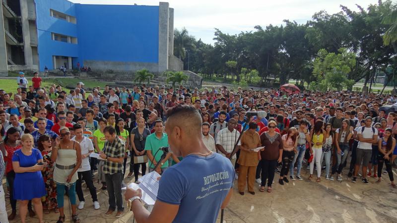 Presidente en funciones de la FEU en la Fici: “Nosotros estudiantes cubanos gozamos de un privilegio único de educación gratuita y de que exista la voluntad política de que todo joven tenga acceso pleno a formarse integralmente para ser útil a la sociedad”. 