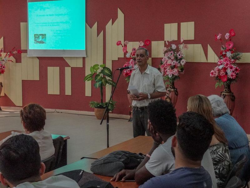 El Dr.C. Santiago León Martínez, impartió la conferencia “Los profesionales de las ciencias informáticas ante el escenario de la Tarea Vida”. 