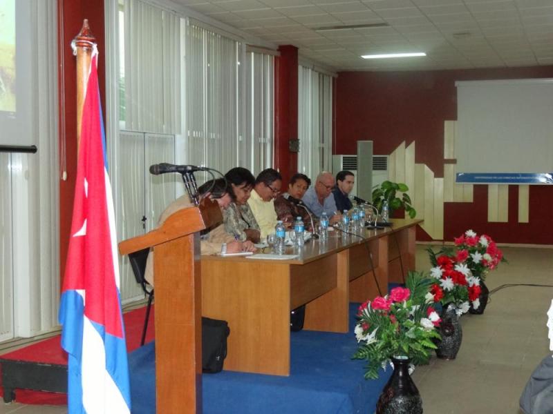 El Dr.C. Raydel Montesino Perurena (extremo derecho) Vicerrector Primero de la UCI, representó a la institución en la clausura de la reunión nacional.