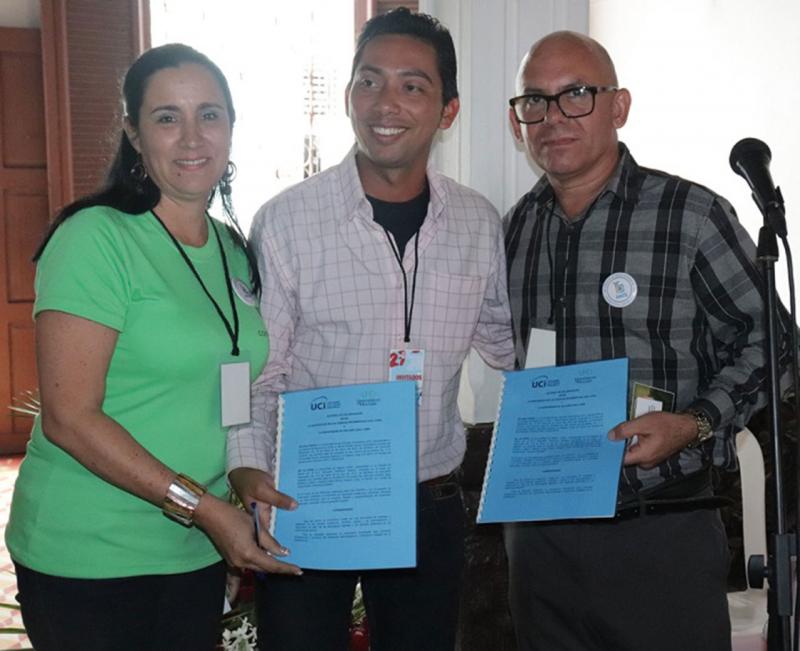 La firma del convenio entre la UHo y la UCI permitirá el intercambio editorial entre Ediciones Futuro y Conciencia Ediciones. Foto: Cortesía de la Dircom de la UHo 