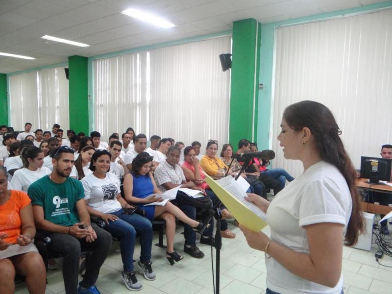 Palabras de la graduada Claudia Rafaela Guilarte Domínguez en representación de la FEU. 