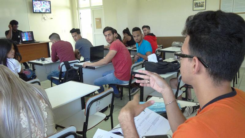 Debate en las brigadas Facultad 1.