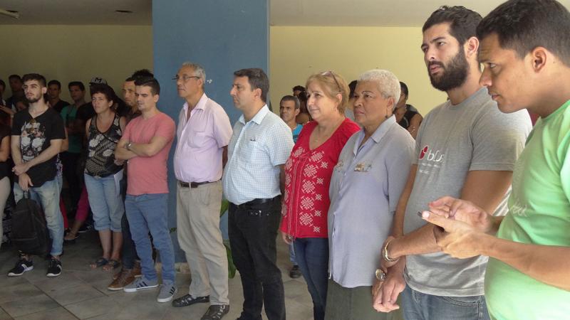 Mitin en contra del bloqueo con la presencia de algunos miembros del Consejo universitario. 