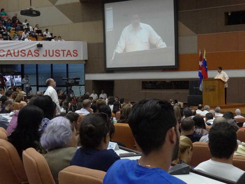 Students and workers from the UCI showed their solidarity with the Venezuelan people