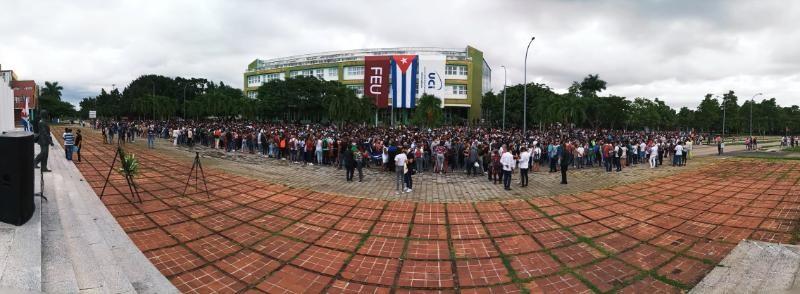 La Universidad de las Ciencias Informáticas (UCI) abrió sus puertas en la mañana de este lunes a los estudiantes que se aprestan a estrenar la nueva etapa de aprendizaje y preparación en un país que defiende la educación como un principio básico.