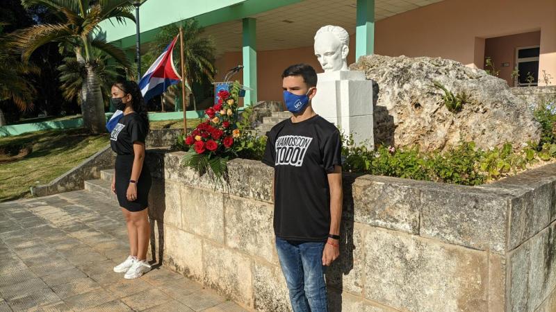 Los delegados del activo de la UJC rindieron un merecido homenaje a los próceres de la Patria.