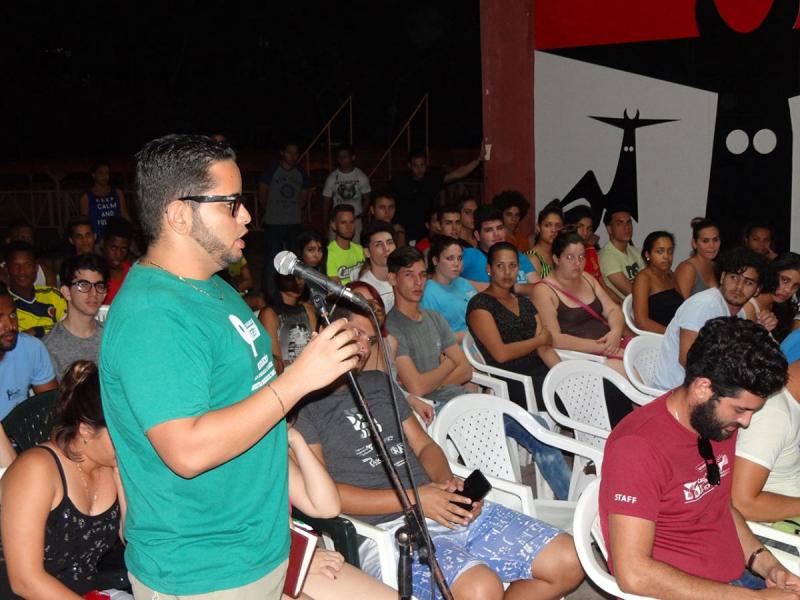 Los jóvenes allí presentes intercambiaron sobre las experiencias y anécdotas narradas por los invitados.