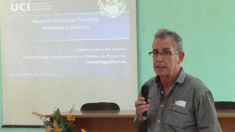 El Dr.C. Guillermo Bernaza Rodríguez, asesor de posgrado del MES, felicitó a la UCI por el esfuerzo para llevar a cabo el primer programa académico de posgrado en la modalidad a Distancia. 