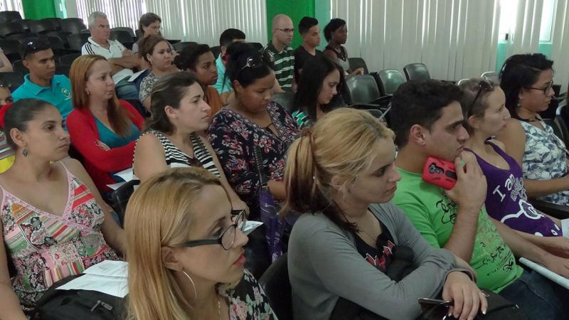 Estudiantes y profesores vinculados a la Maestría en Gestión de Proyectos a Distancia. 