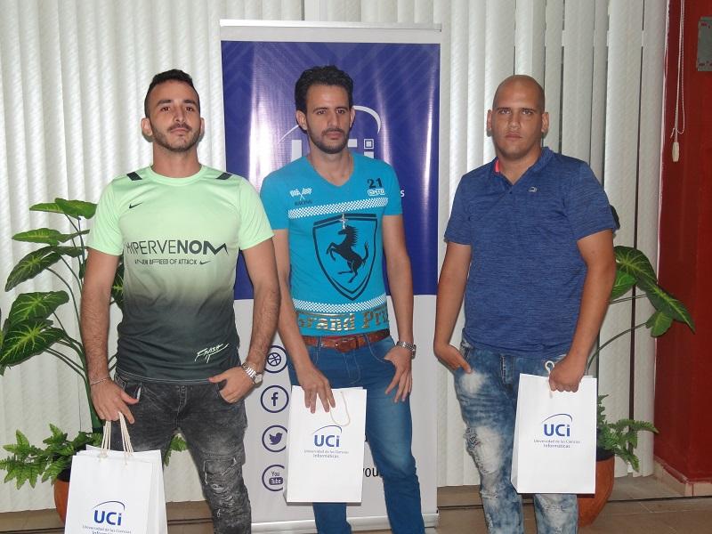 Equipo UPRising, tercer lugar de la sede UCI. 