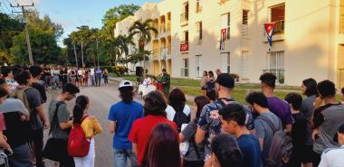 Yoamel Acosta Morales comprende el alcance que tiene su gestión como delegado de la circunscripción 88 en esta casa de altos estudios. Foto: Osmel Batista Tamarit.