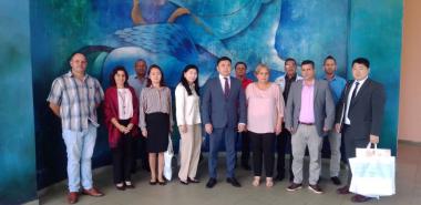 Una delegación presidida por Ganbayar Ganbold, viceministro de Educación y Ciencia de Mongolia visitó en la jornada de este miércoles nuestra Universidad.