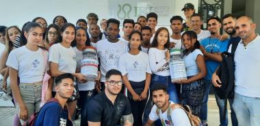  Jóvenes de la UCI visitan el Instituto Finlay de Vacunas.