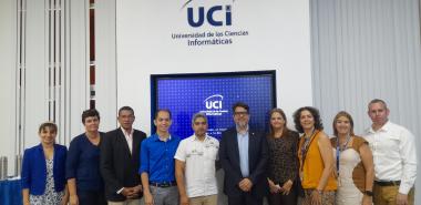 El Dr. Mario Cruz Peñate, representante de la OPS/OMS en Cuba intercambió con directivos de la UCI. Foto: Héctor Elider González Rodríguez