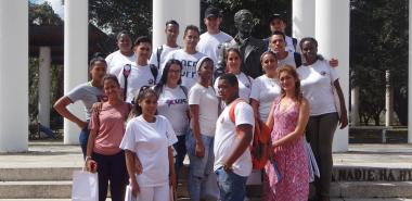 Delegados de La Lisa a la Asamblea Provincial del XI Congreso de la UJC en la Plaza Mella.