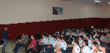 El director de Formación de Pregrado, el Dr.C. José Ortiz Rojas, relizó la presentación de la carrera de Ingeniería en Ciencias Informáticas y agradeció la acogida de los estudiantes de la Lenin.