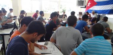 Estudiantes de la UCI discuten el proyecto de Constitución