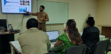 Durante el acto de defensa de su ejercicio de culminación de estudios en la modalidad de artículos científicos, el estudiante de cuarto año mostró gran rigor científico. Foto: Osmel Batista Tamarit