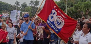 Recibe la UCI la Bandera XXI Congreso de la CTC en el inicio de su recorrido por varios centros laborales de La Habana