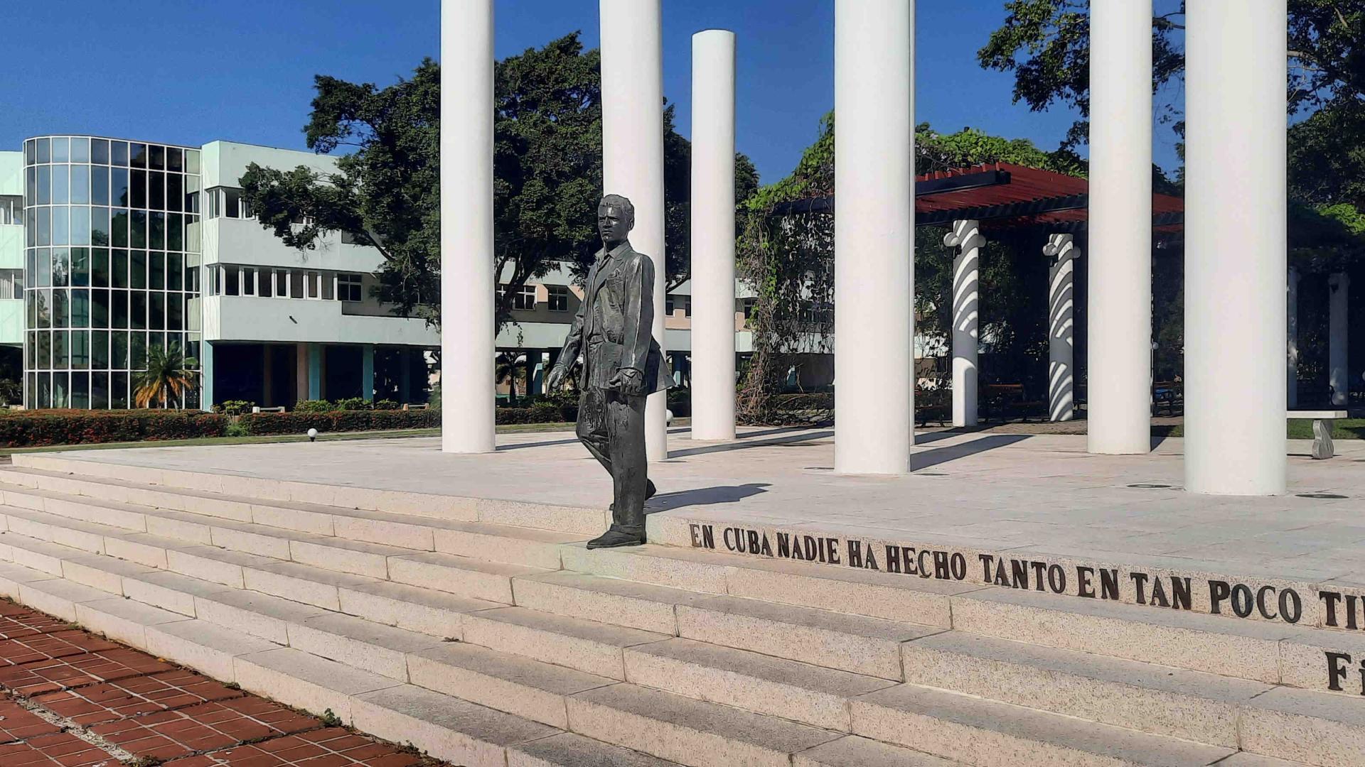 CONECTADOS AL FUTURO CONECTADOS A LA REVOLUCIÓN