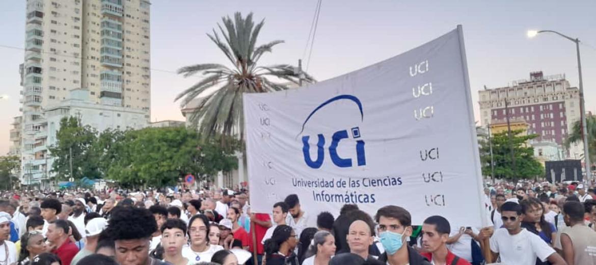 Estudiantes y trabajadores de la UCI participaron en el acto en apoyo a la causa venezolana. Foto: Foto: Alejandro Alvarez Delgado